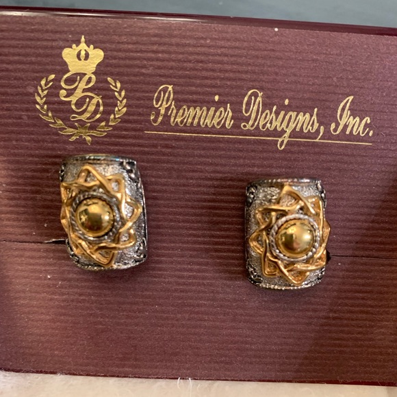 Clip on earrings - Picture 2 of 6